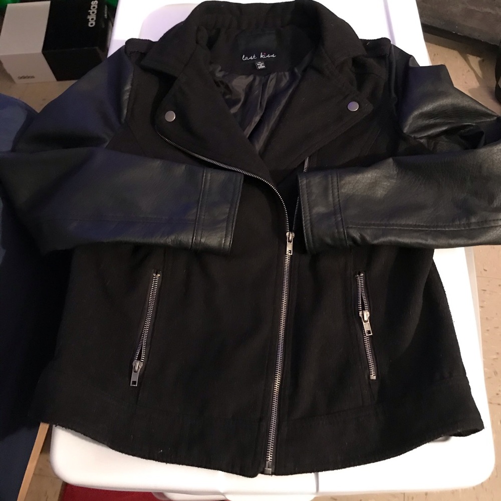 🧹Cute jacket 🧹 - Picture 2 of 5